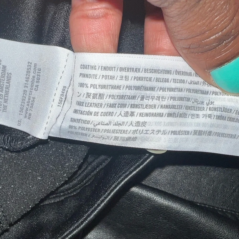 Abercrombie&Fitch Faux Leather 90s Relaxed Jean Ultra High Rise Pants size 25/0S - Picture 9 of 9